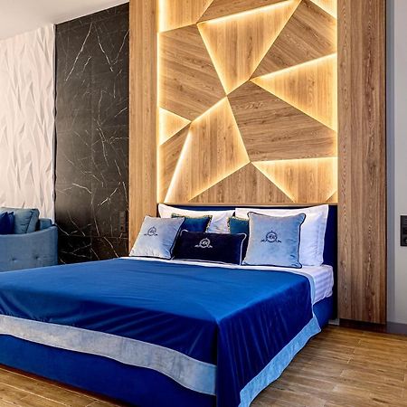Central Family Boutique Apartments 2 Lviv Buitenkant foto