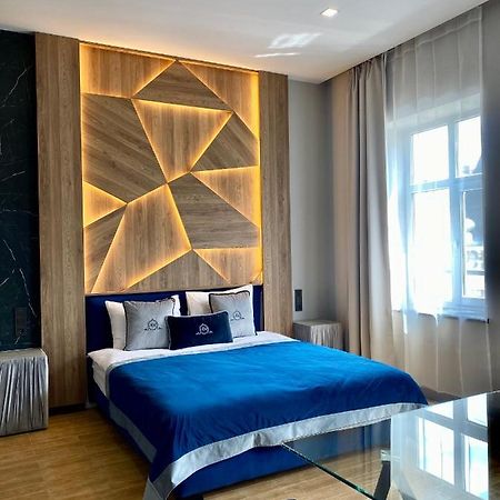Central Family Boutique Apartments 2 Lviv Buitenkant foto