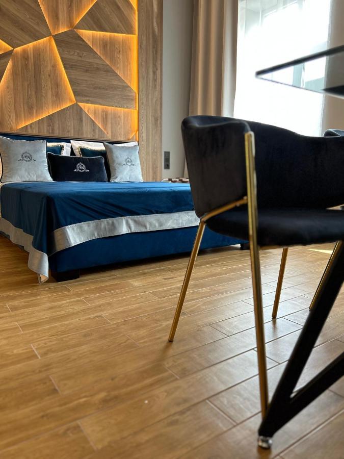 Central Family Boutique Apartments 2 Lviv Buitenkant foto
