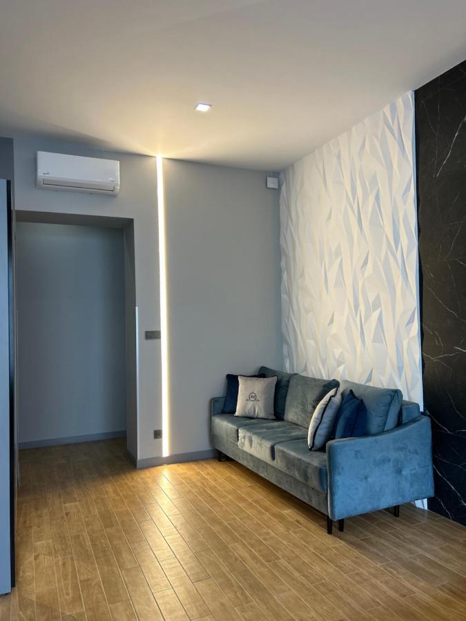 Central Family Boutique Apartments 2 Lviv Buitenkant foto