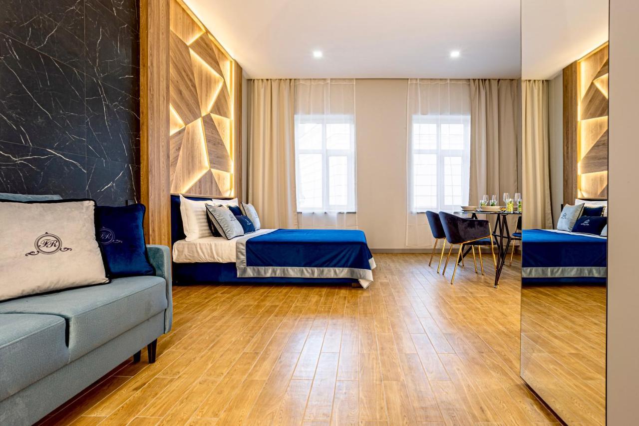 Central Family Boutique Apartments 2 Lviv Buitenkant foto
