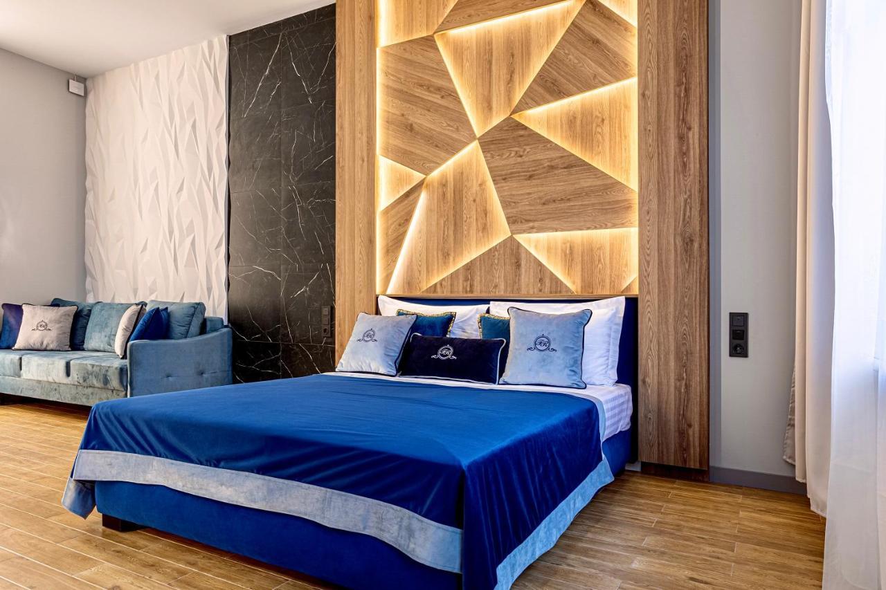 Central Family Boutique Apartments 2 Lviv Buitenkant foto