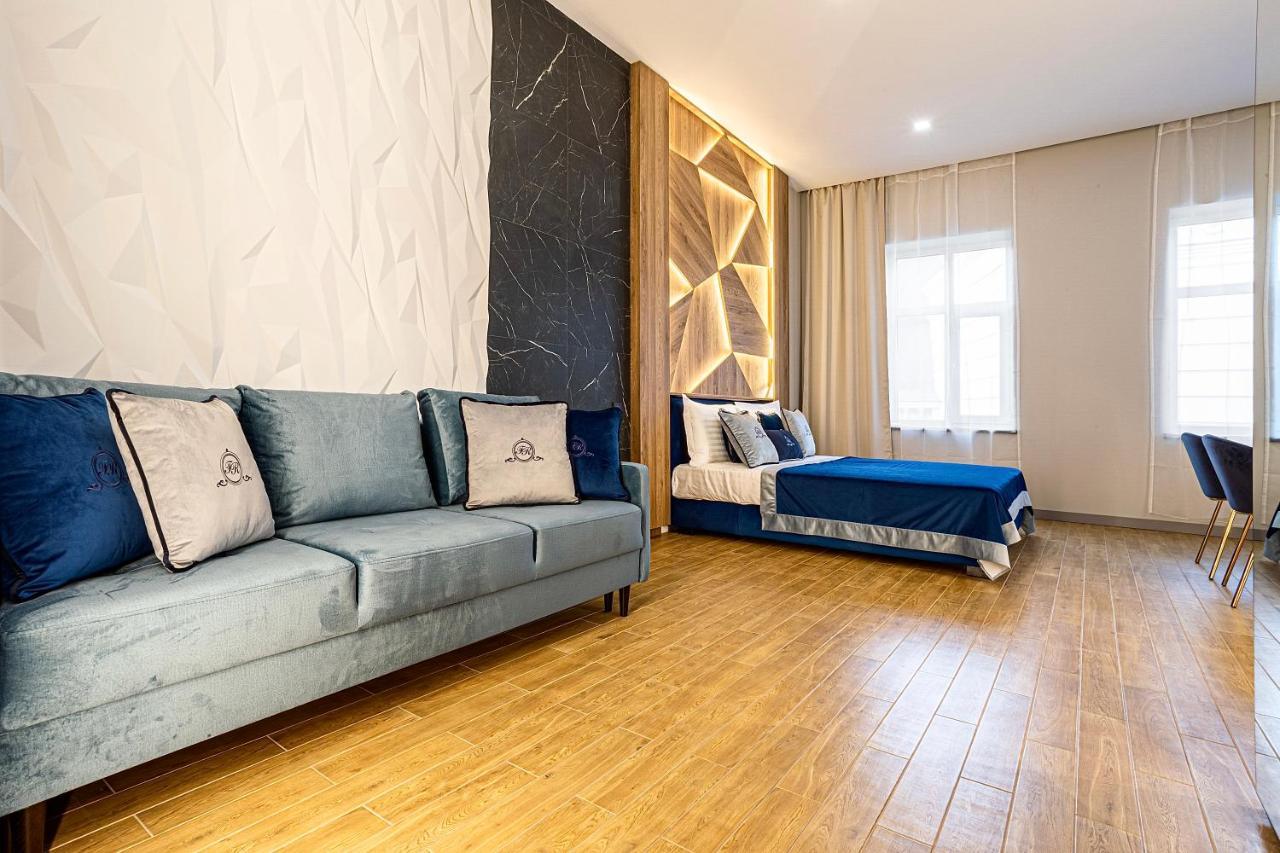 Central Family Boutique Apartments 2 Lviv Buitenkant foto