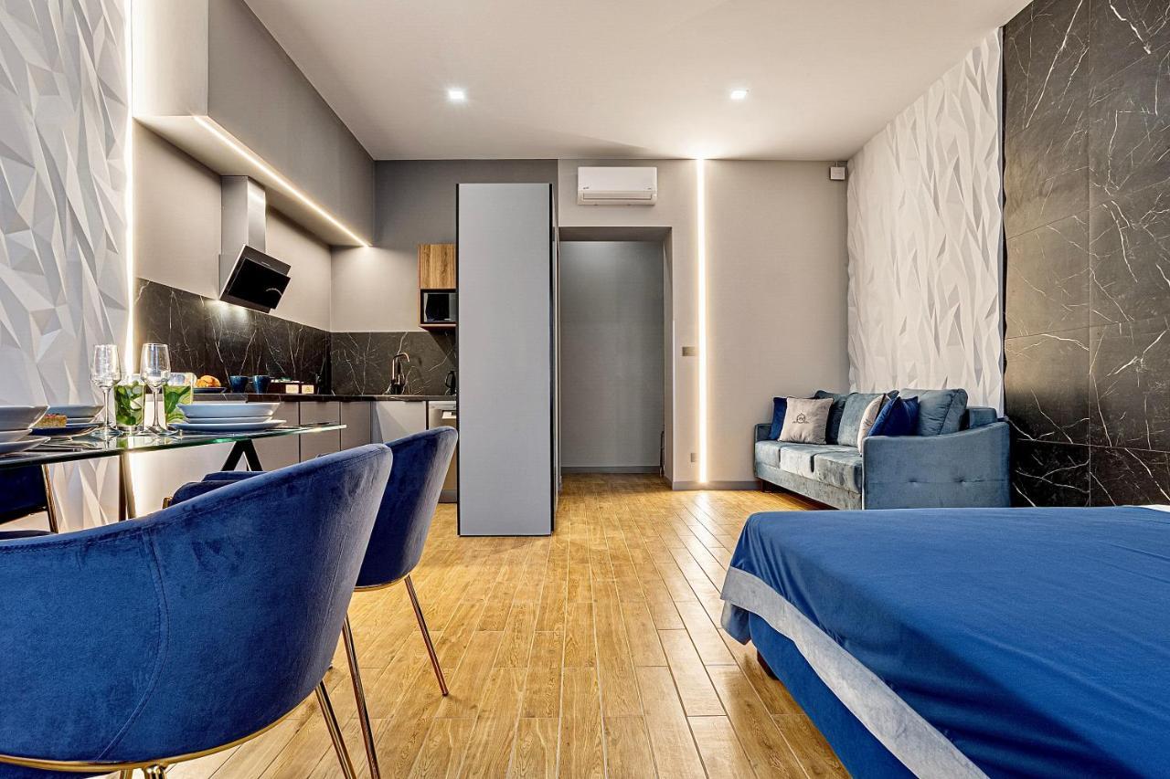 Central Family Boutique Apartments 2 Lviv Buitenkant foto