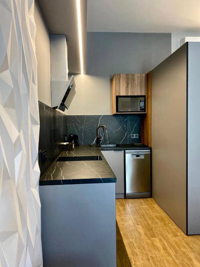 Central Family Boutique Apartments 2 Lviv Buitenkant foto