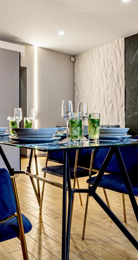 Central Family Boutique Apartments 2 Lviv Buitenkant foto