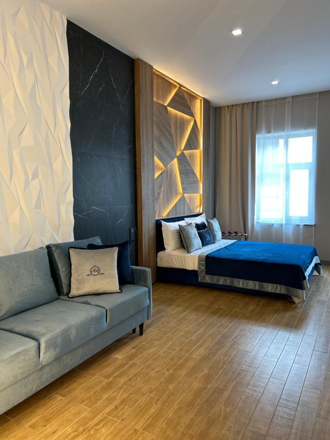 Central Family Boutique Apartments 2 Lviv Buitenkant foto