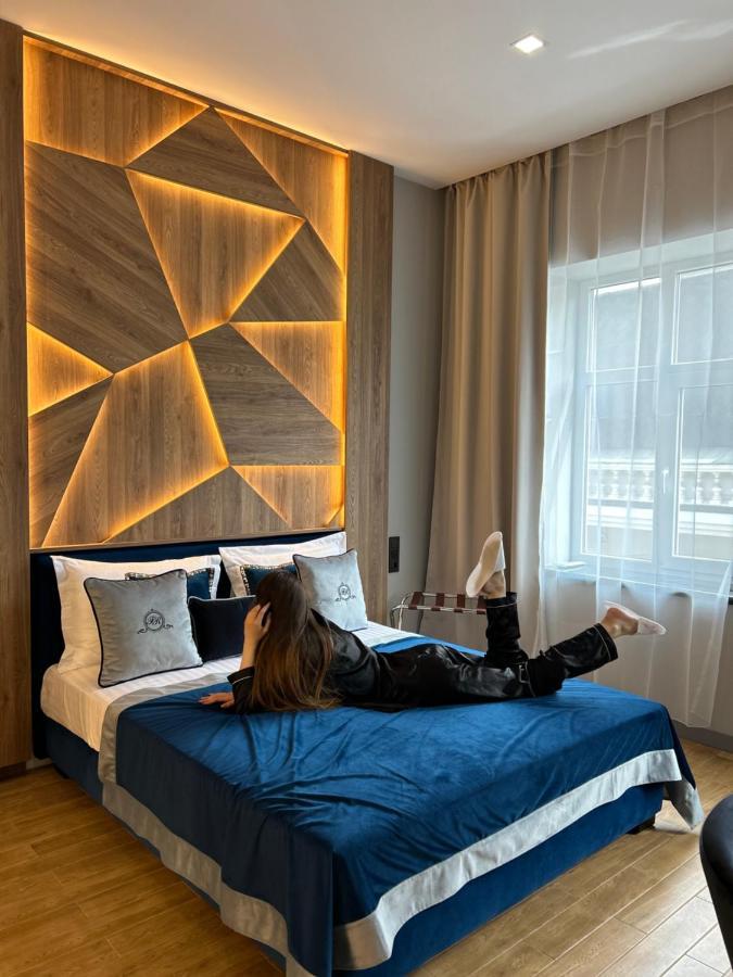 Central Family Boutique Apartments 2 Lviv Buitenkant foto