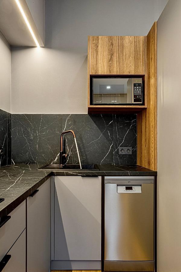 Central Family Boutique Apartments 2 Lviv Buitenkant foto