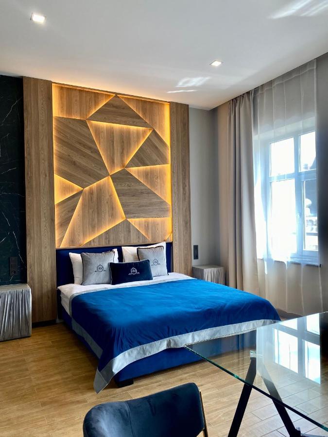 Central Family Boutique Apartments 2 Lviv Buitenkant foto